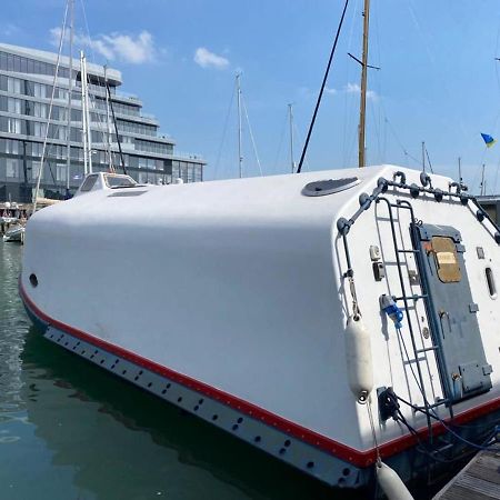 5 Star Ocean Village Marina Reconditioned Rnli Rig Life Boat เซาธ์แธมป์ตัน ภายนอก รูปภาพ