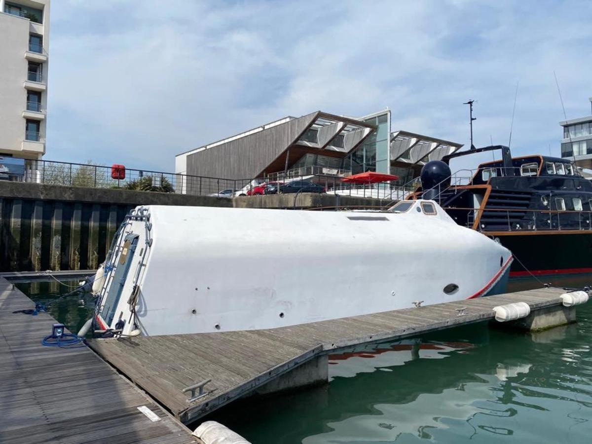 5 Star Ocean Village Marina Reconditioned Rnli Rig Life Boat เซาธ์แธมป์ตัน ภายนอก รูปภาพ