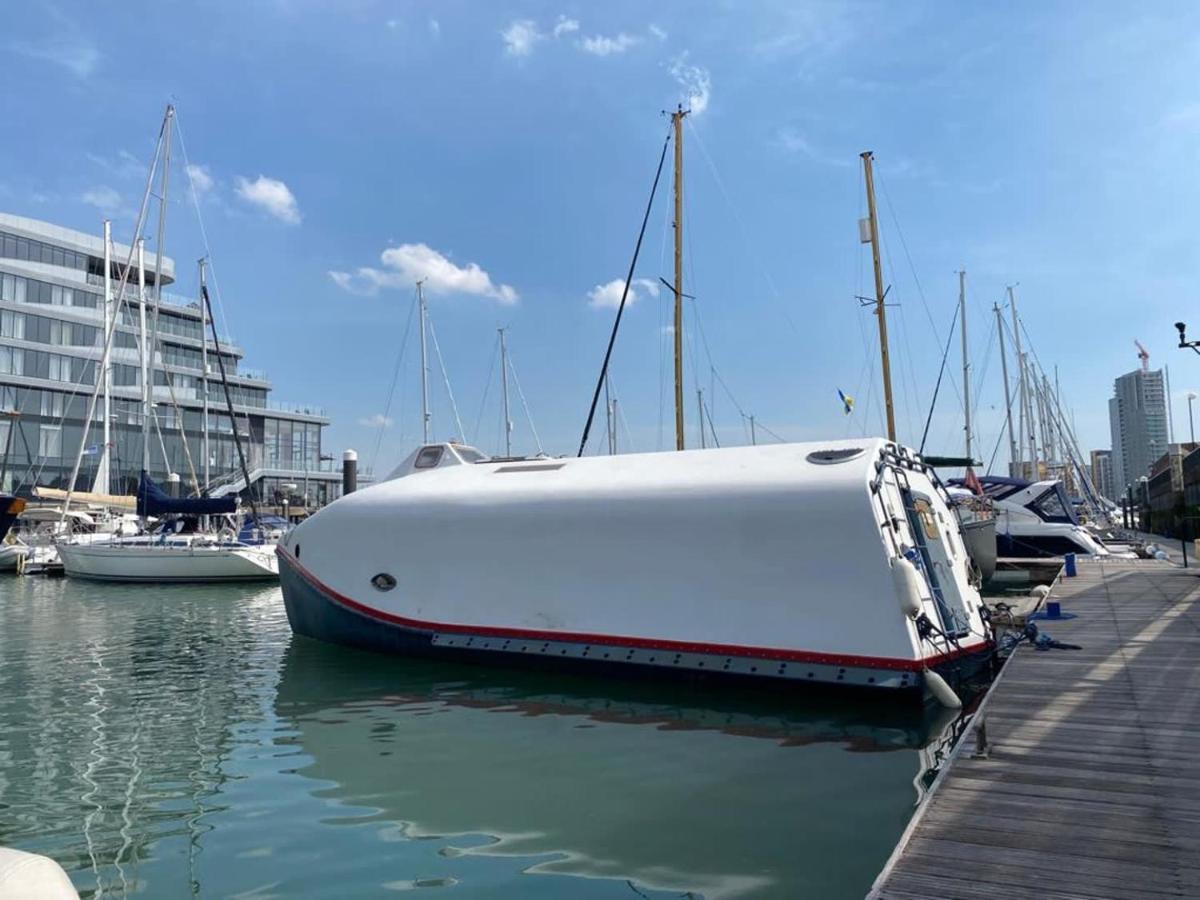 5 Star Ocean Village Marina Reconditioned Rnli Rig Life Boat เซาธ์แธมป์ตัน ภายนอก รูปภาพ